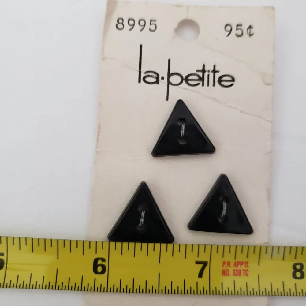 (4/$13) Vintage Black Triangle Button
